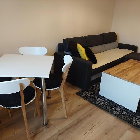 Apartament Centrum 9 Apartment ชกลาร์สกา ปอเรมบา ภายนอก รูปภาพ